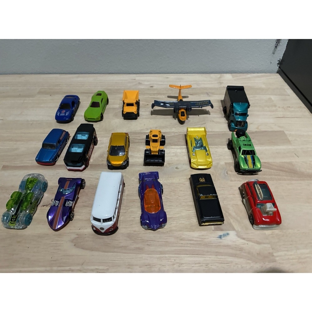 Hot wheels Lot Of 17 Cars